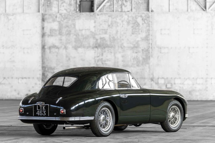 Астон Мартин 70