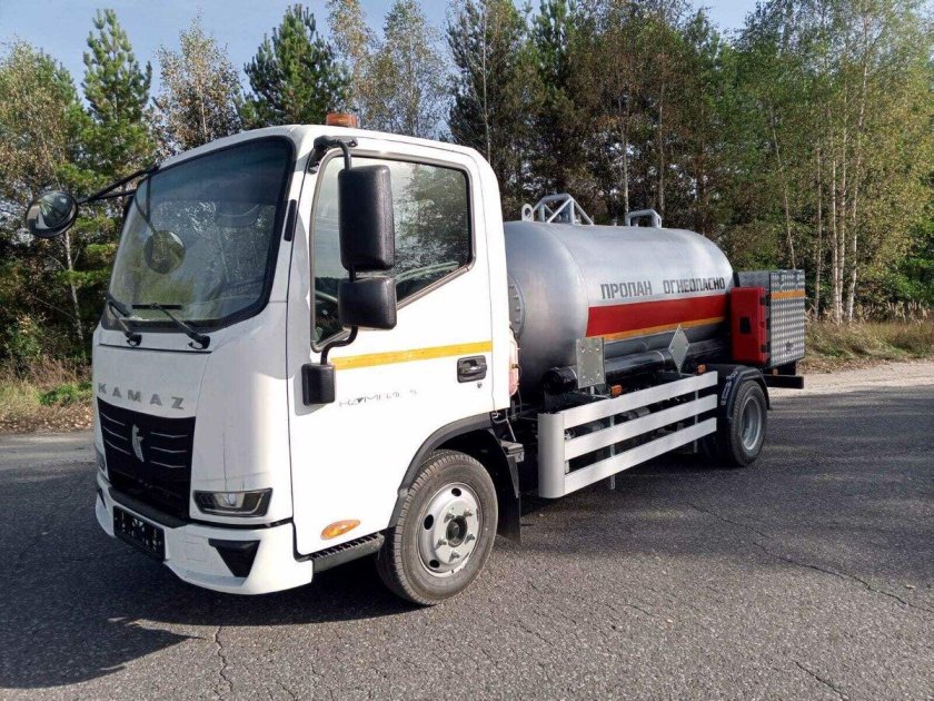 Грузовики и спецтехника