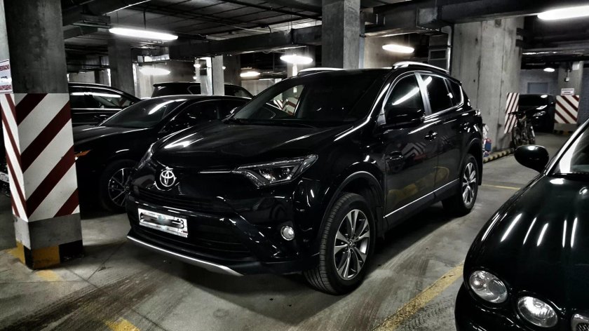 Тойота рав 4 2017 черный