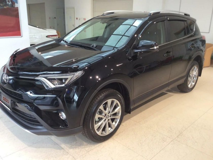 Toyota rav4 2018 черная