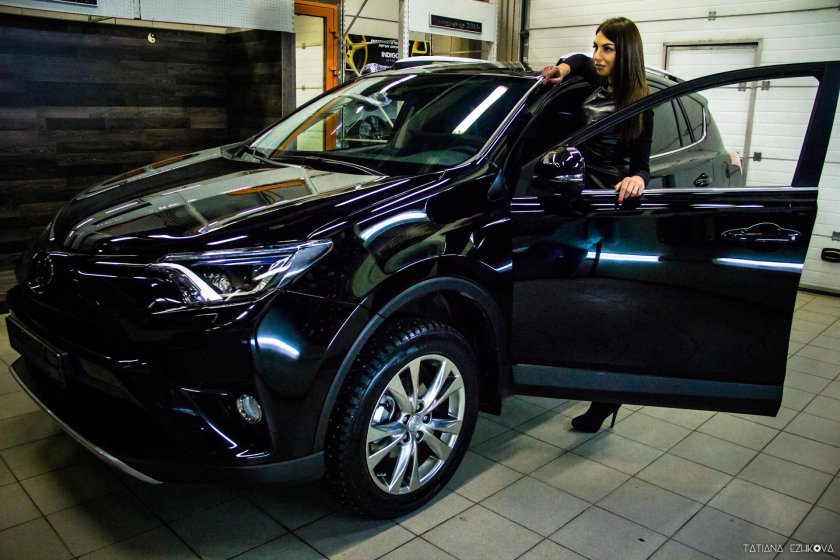 Тойота рав 4 2017 черный