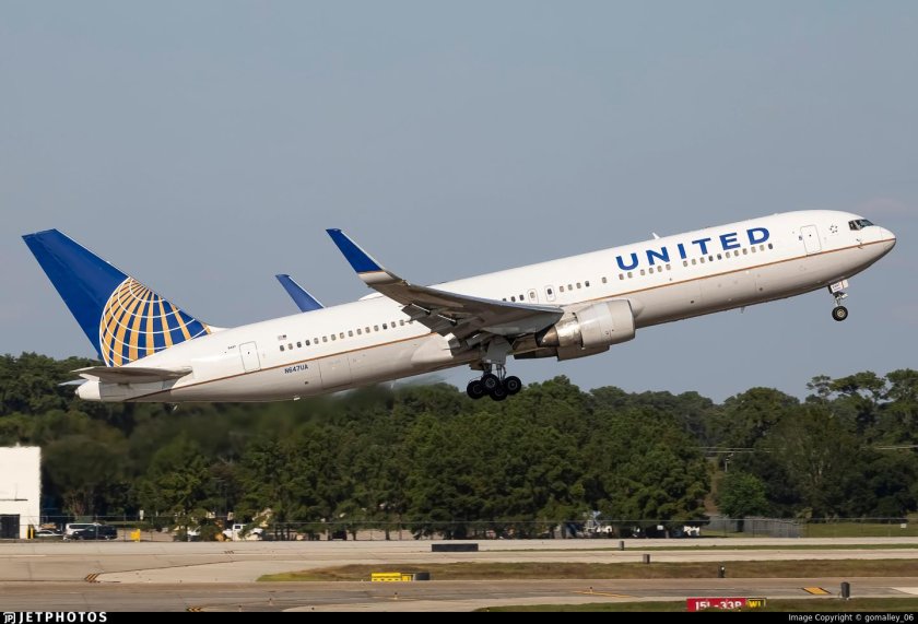 United airlines boeing 767-300er