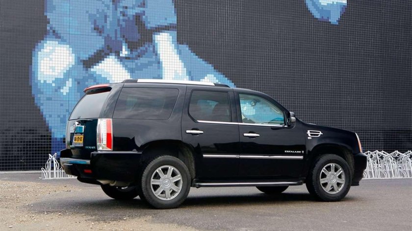 Cadillac Escalade 3