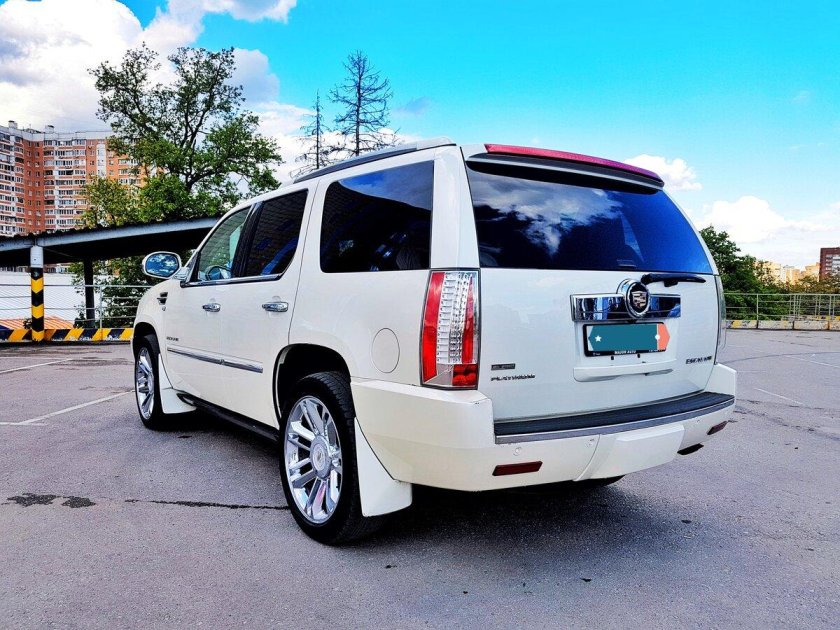 Кадиллак Эскалейд 3 белый