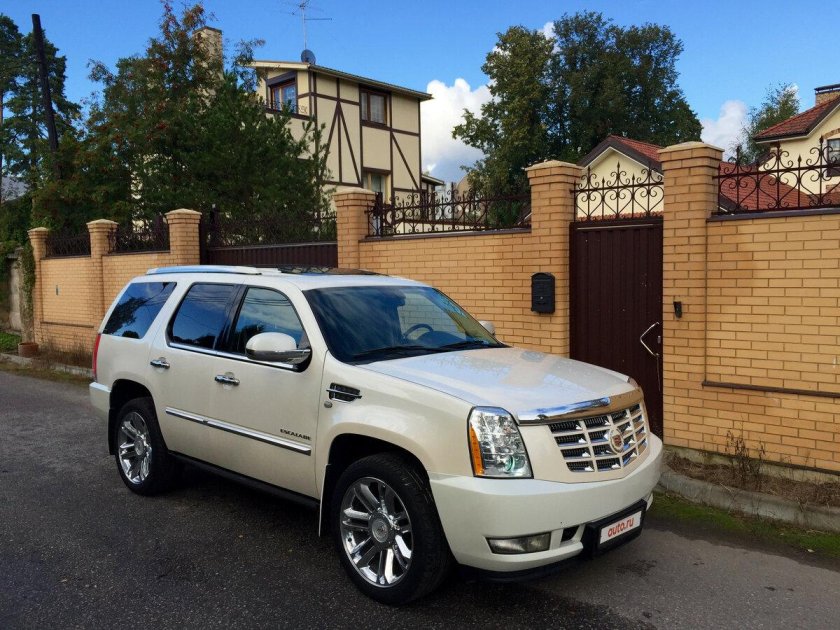 Кадиллак Эскалейд белый