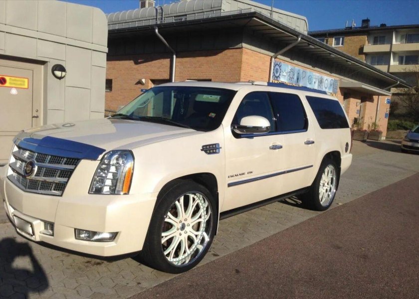 Cadillac Escalade 2