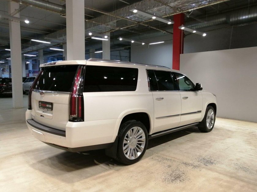 Cadillac Escalade 4