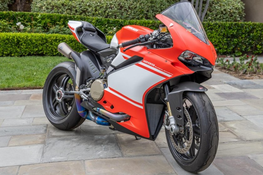 Ducati superleggera v 4