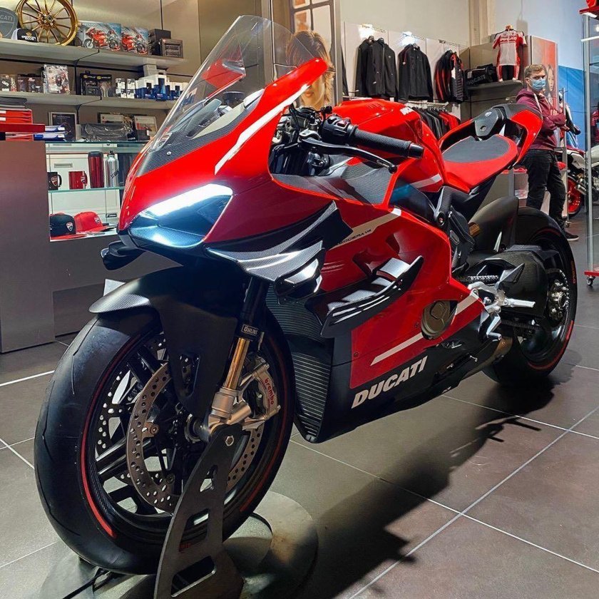 Дукати панигале суперлеггера