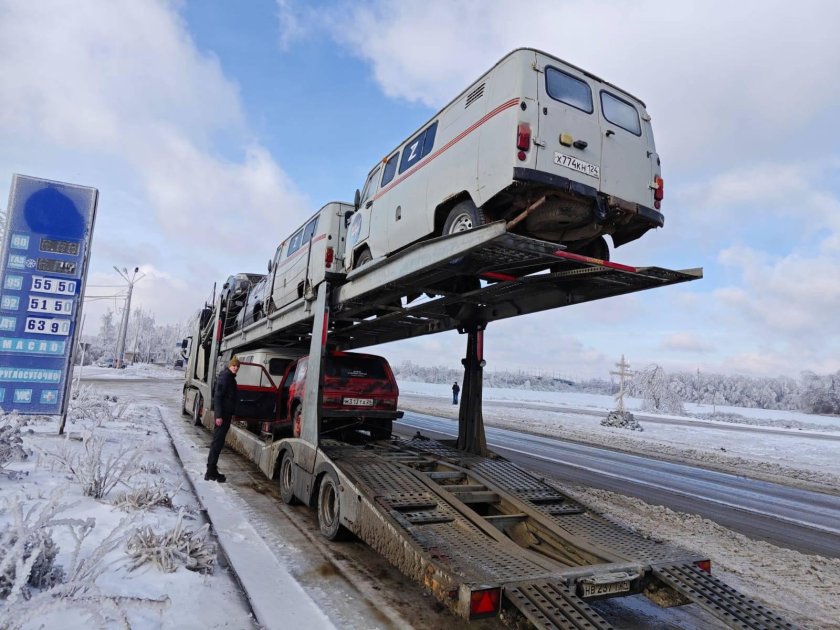 Автовоз с машинами