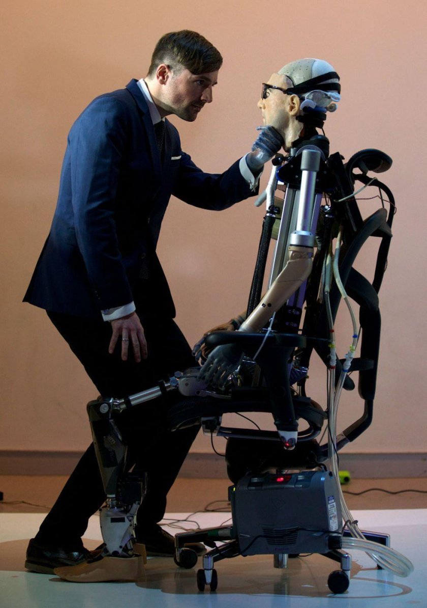 Робот с искусственным интеллектом