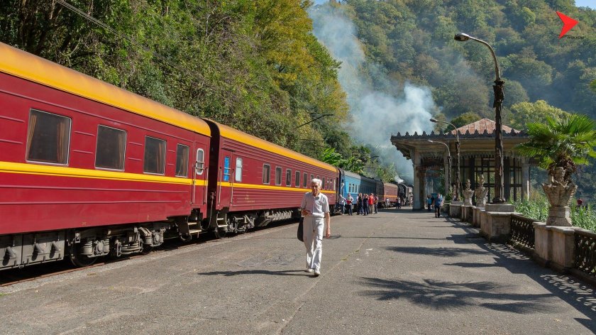 Туристический поезд Сочи Гагра вагоны