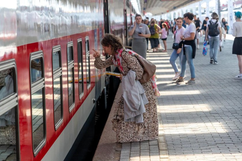 Поезда дальнего следования