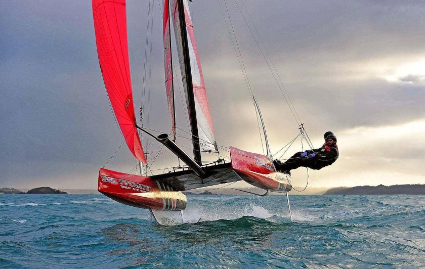 Парусный катамаран