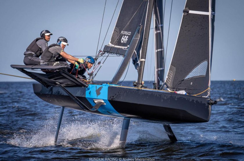 Катамаран лодка