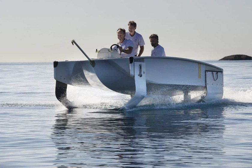 Лодка на подводных крыльях