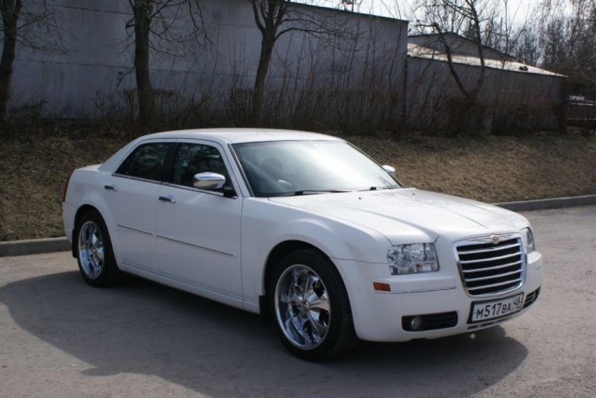 Крайслер 300с белый
