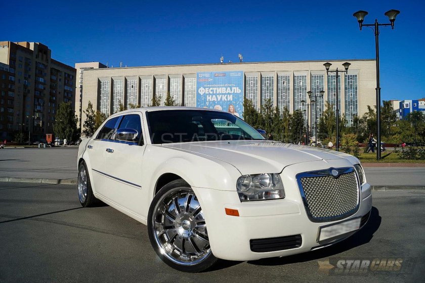 Крайслер 300с белый