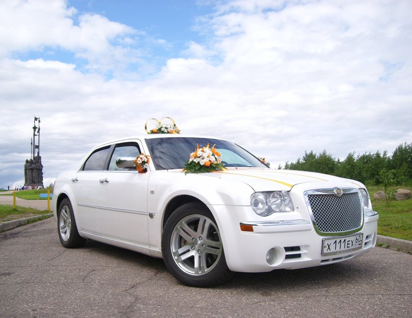 Крайслер 300с белый