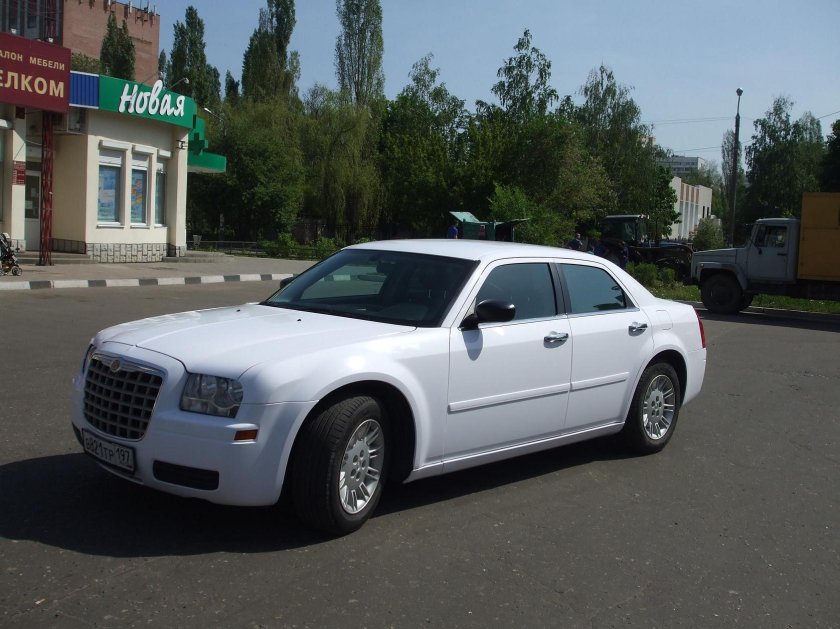 Крайслер 300с белый
