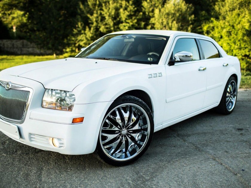 Крайслер 300с белый