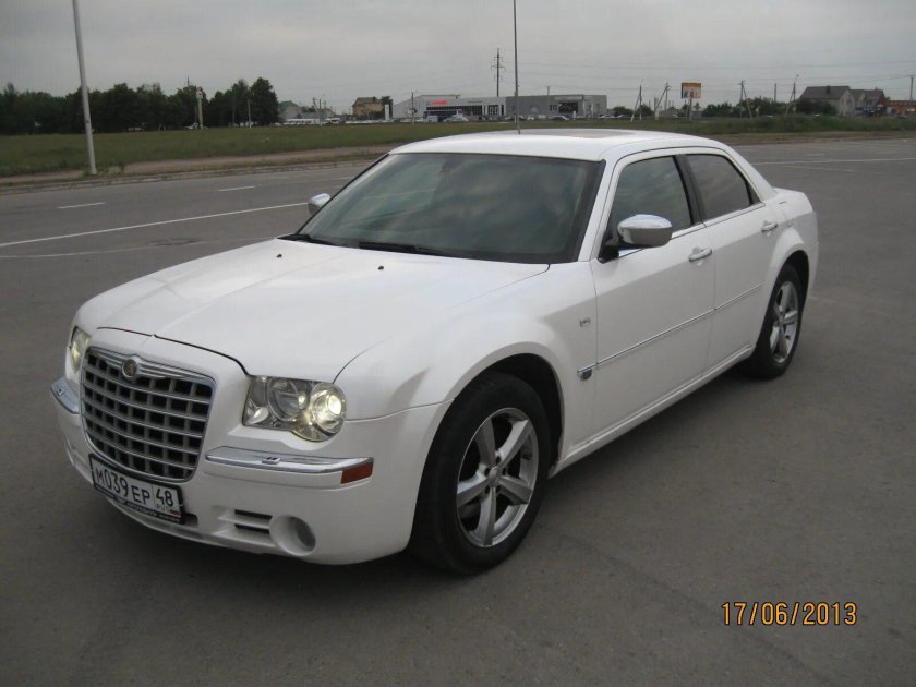 Крайслер 300с белый