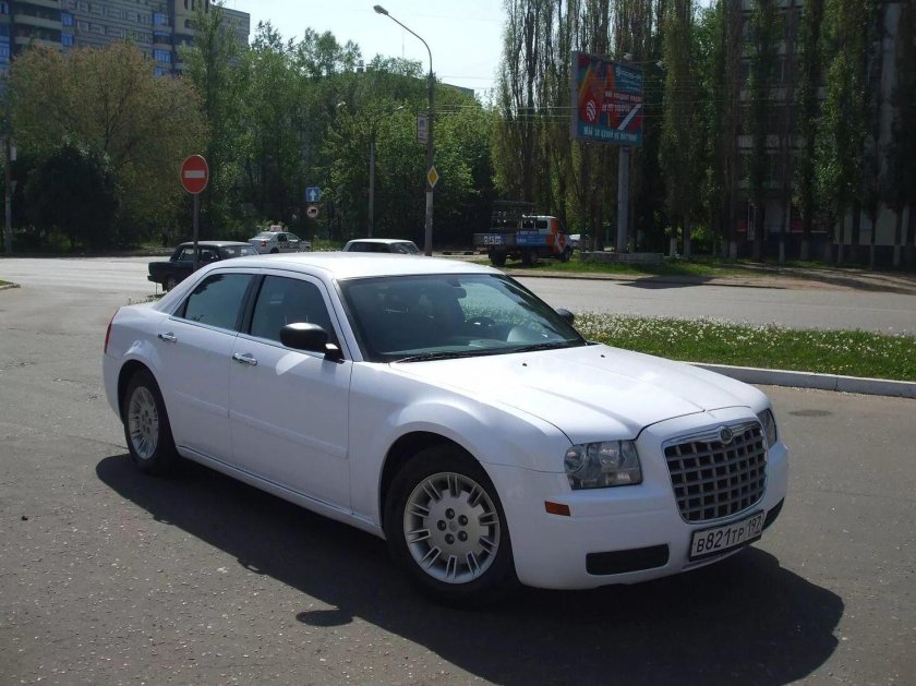 Крайслер 300с белый