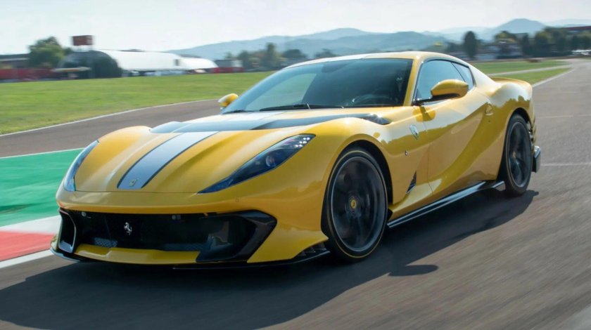 Феррари 812 Competizione