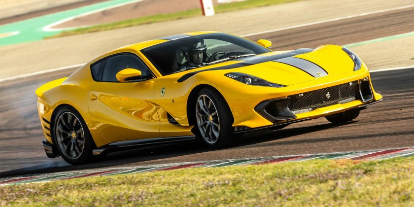 Феррари 812 Competizione