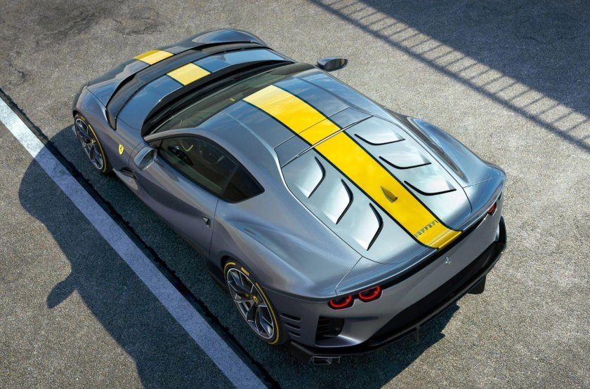 Феррари 812 Competizione