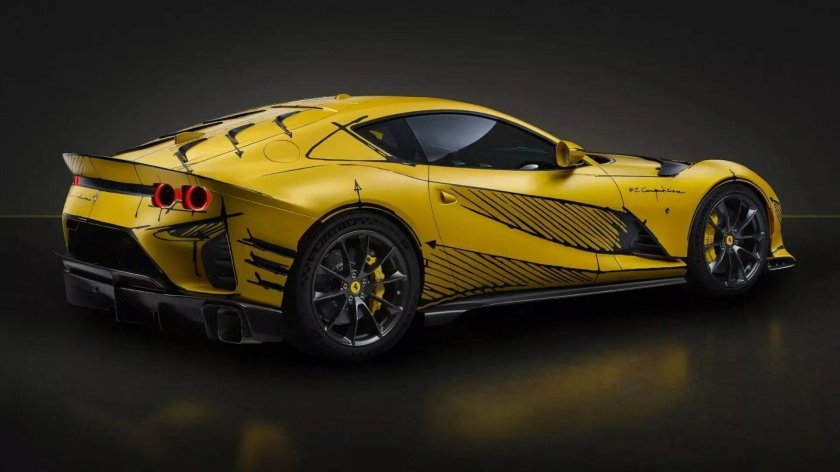 Феррари 812 Competizione