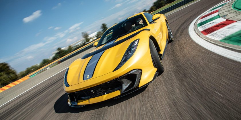 Феррари 812 Competizione