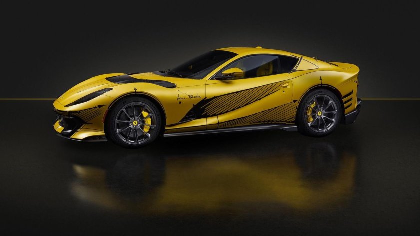 Феррари 812 Competizione