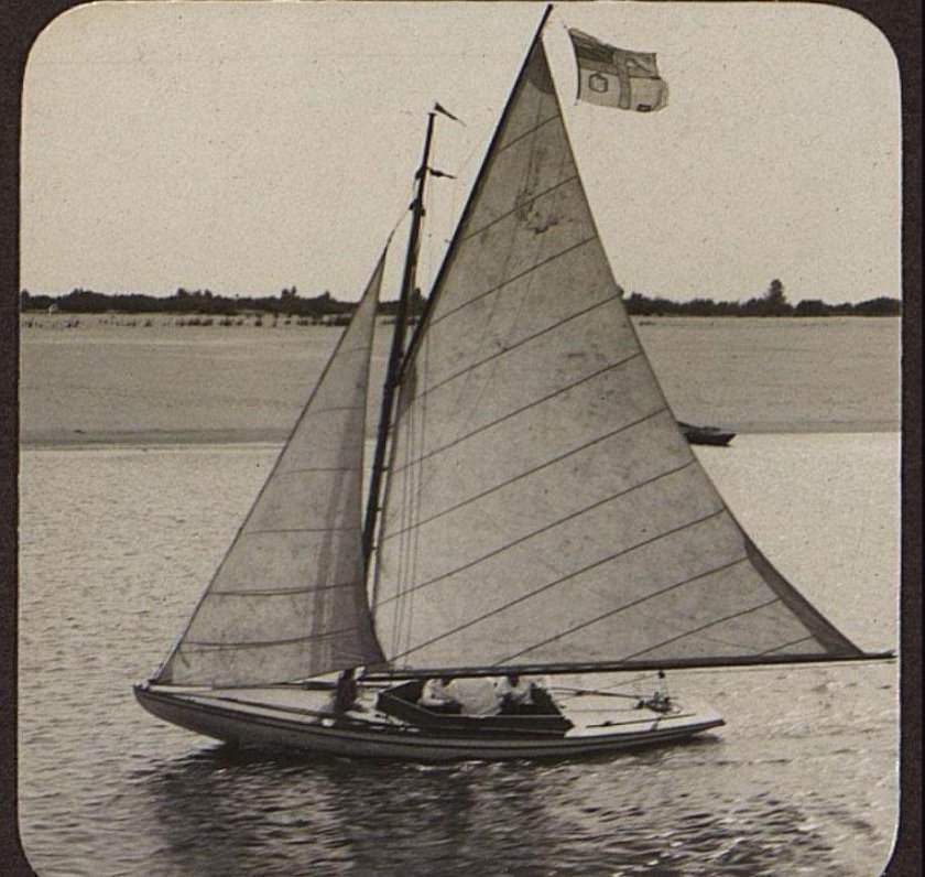 Лодка парусная
