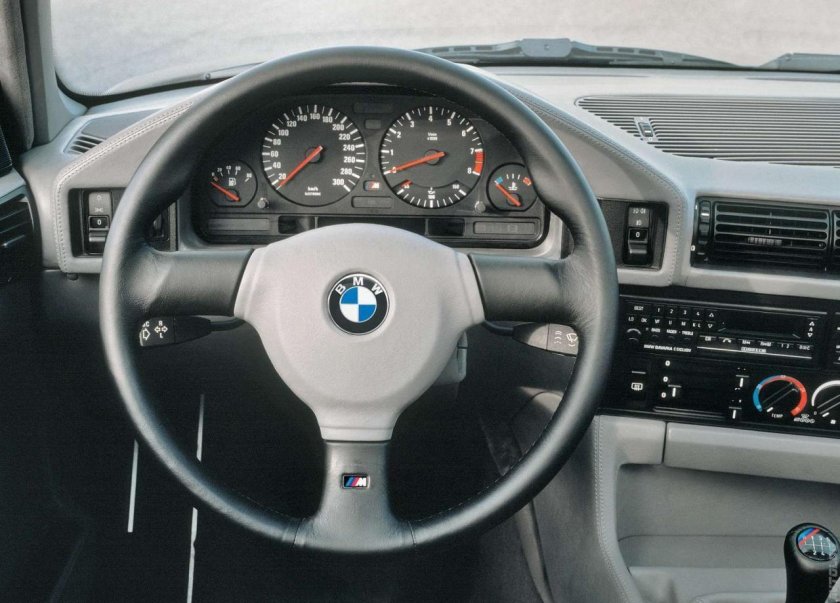 БМВ е34 m5