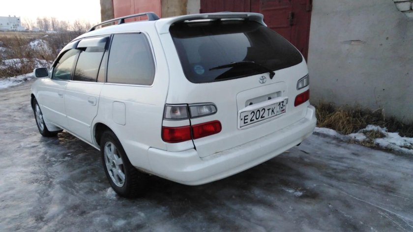 Тойота Королла универсал 2000