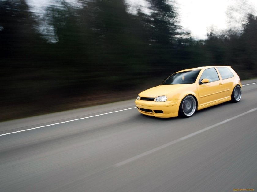 Golf 4 Yellow