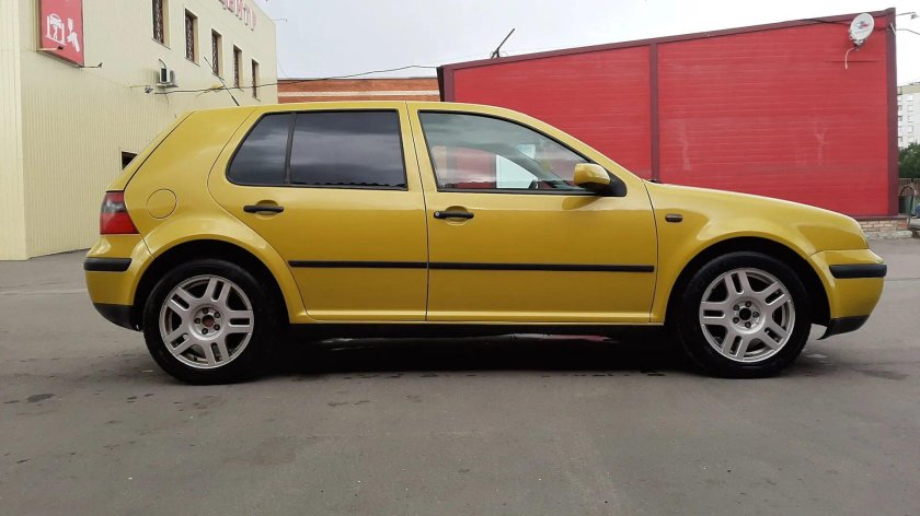 Фольксваген гольф 4 желтый