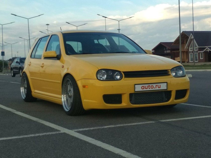 Гольф 4 желтый