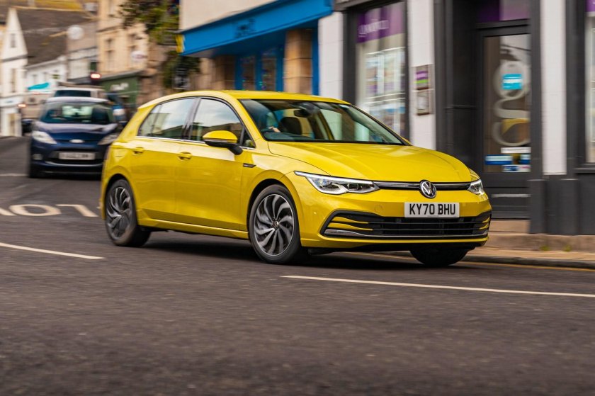 Volkswagen Golf 8 сбоку