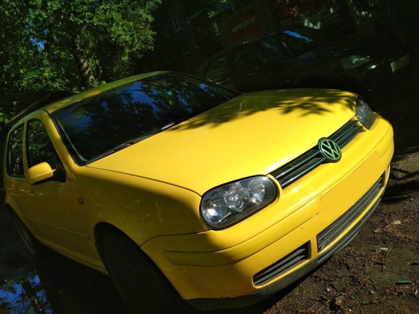 Фольксваген желтый 2000 год