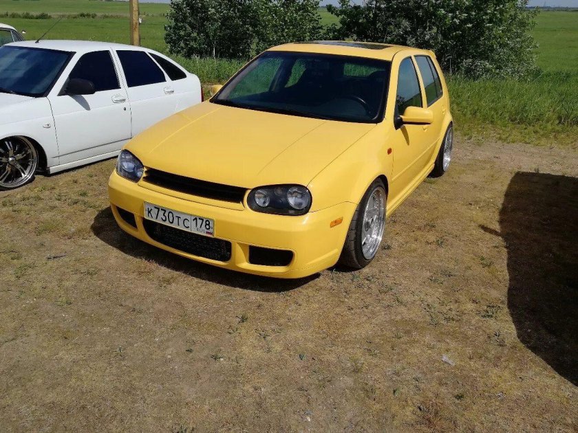 Гольф 4 желтый