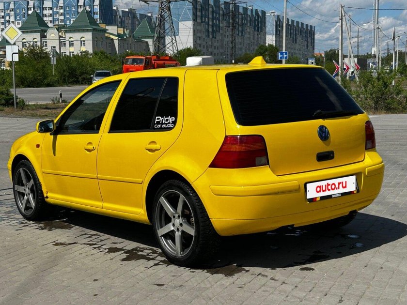 Volkswagen golf 4 желтый