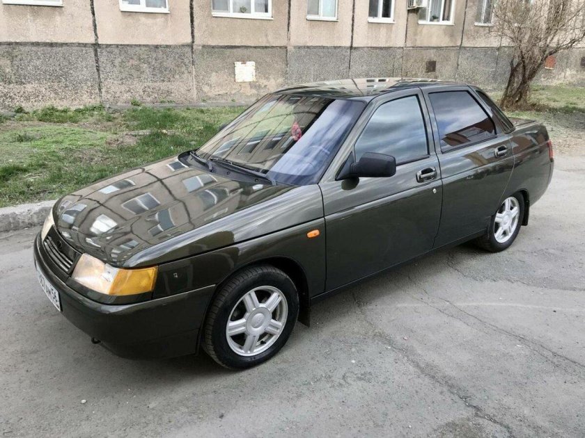 ВАЗ 2110 золото инков