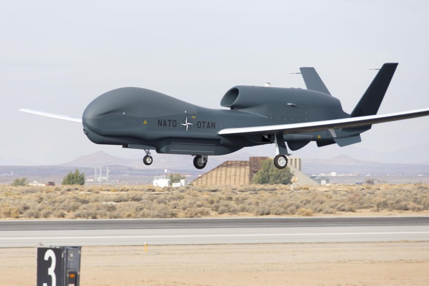 Дрон RQ-4 Global Hawk