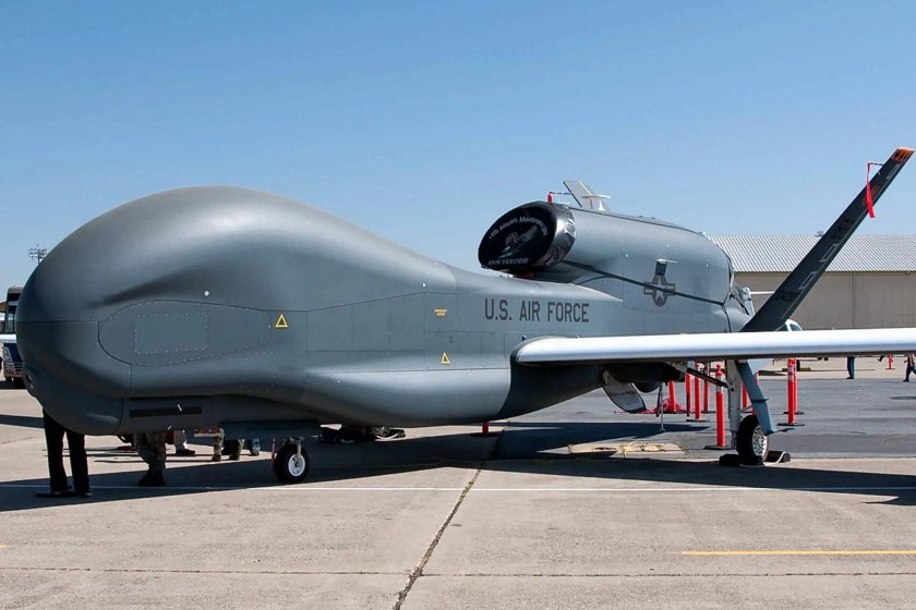 Дрон RQ-4 Global Hawk