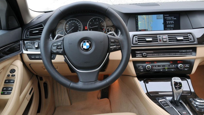 BMW 535i салон