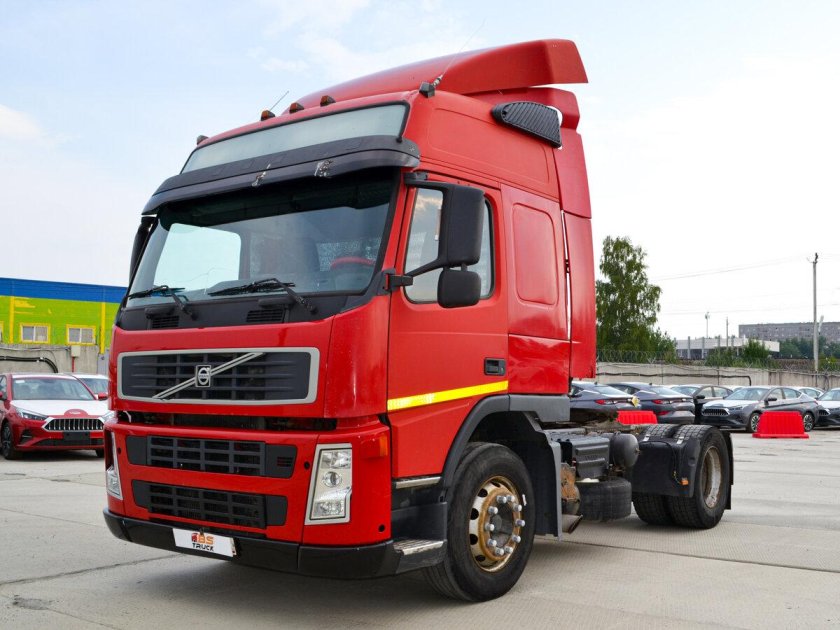 Тягач Вольво 2021 года