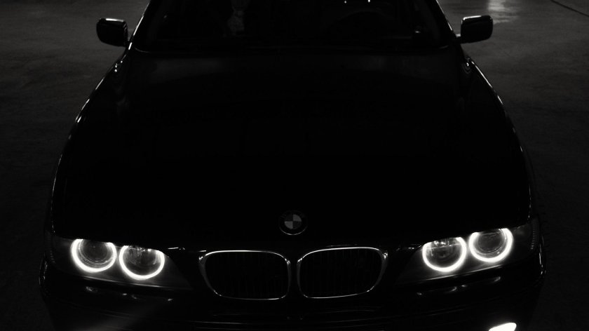 БМВ черная