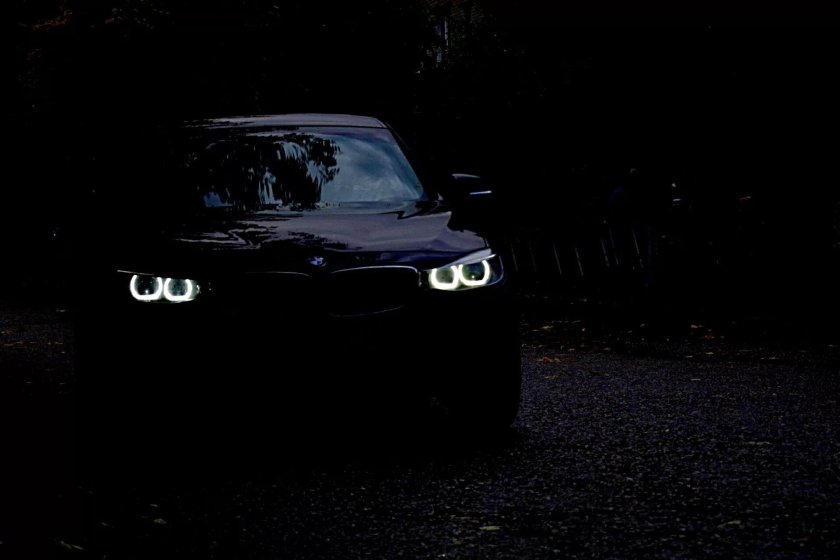 БМВ м5 с грозным взглядом черная